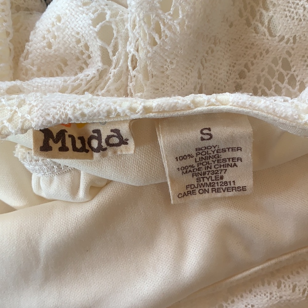 White lace short dress with cal sleeves. Size small. Mudd brand - Picture 4 of 4